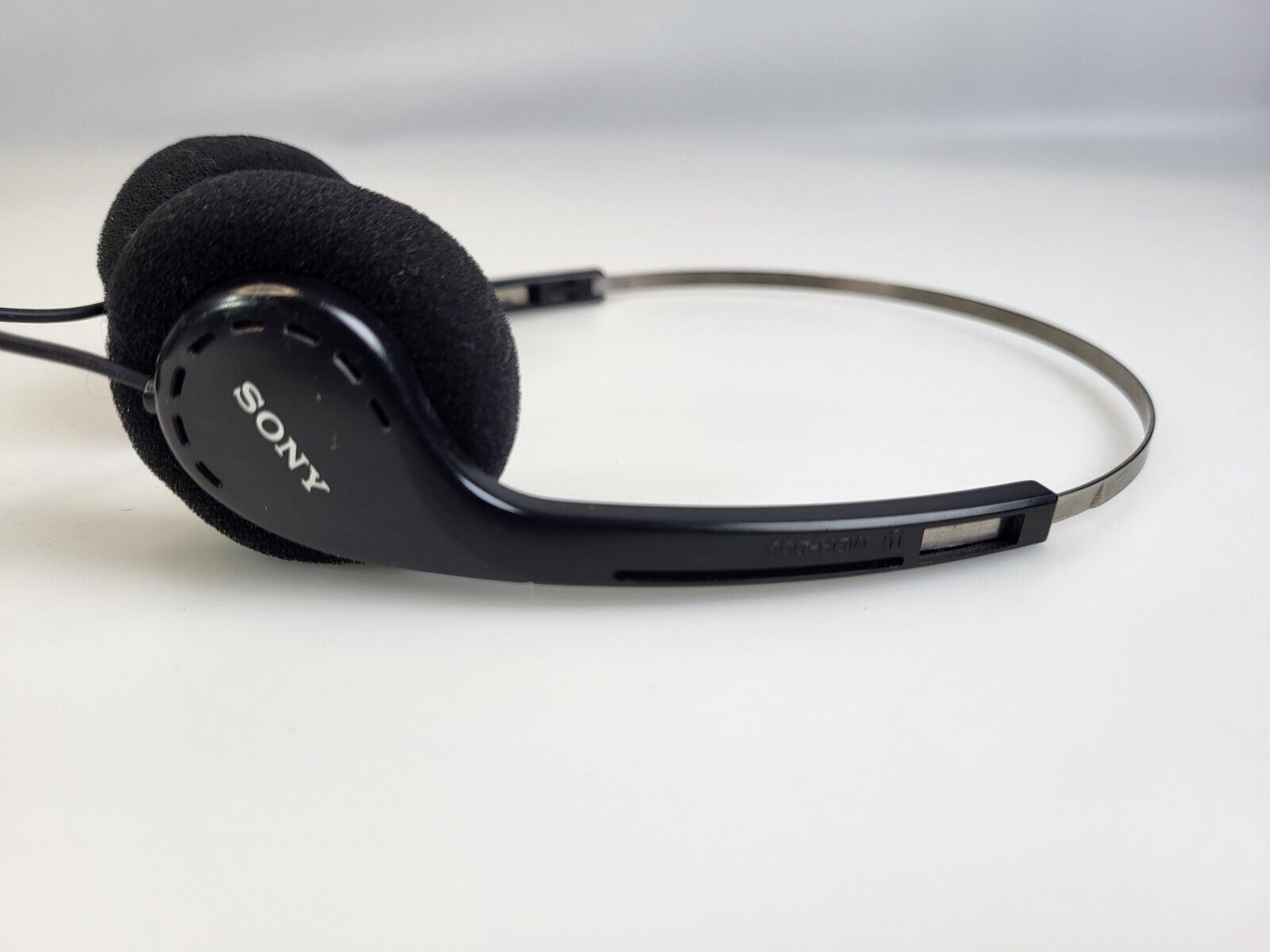 Vintage Sony MDR-006 Headphones Black Over the Ear Vintage Sony MDR-006 Headphones Black Over the Ear