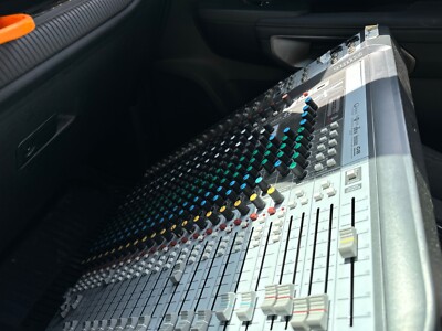 Soundcraft Signature 22MTK Studio Mixer