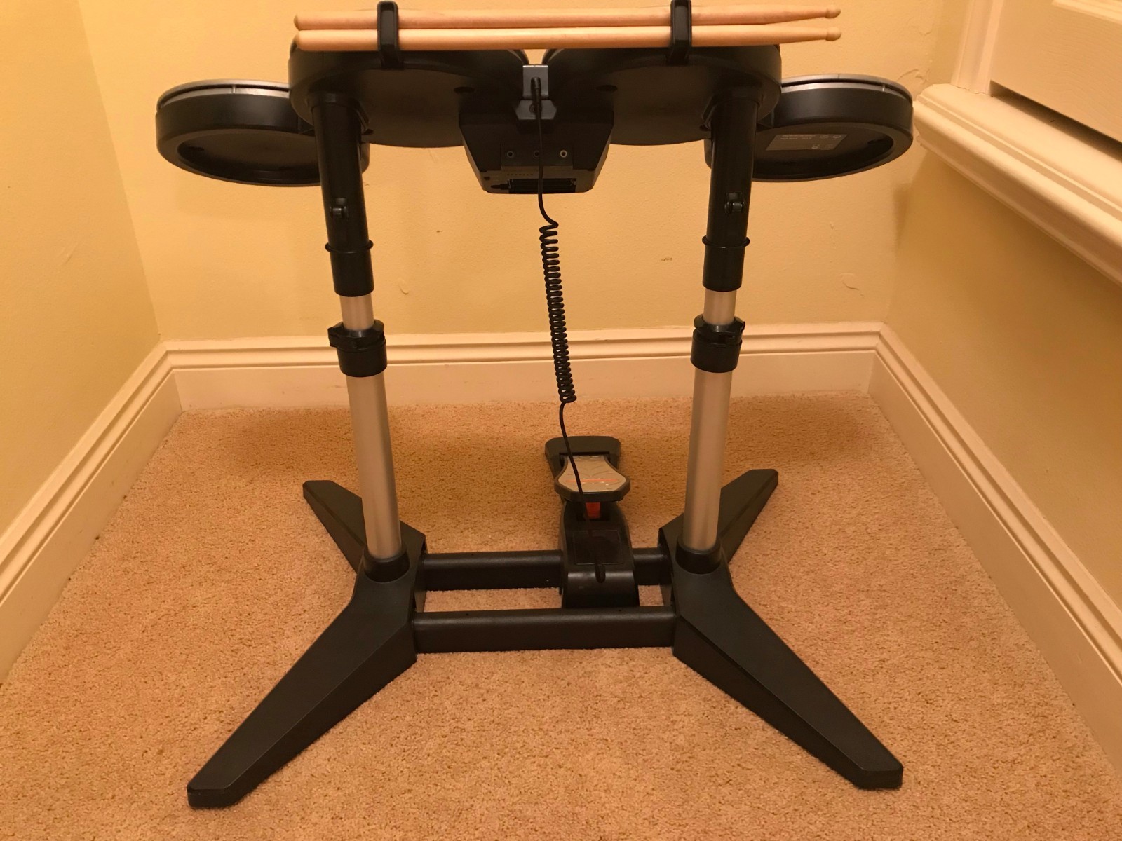 Rock Band 2 Complete Set: Drums, Guitar + Microphone for the Nintendo Wii