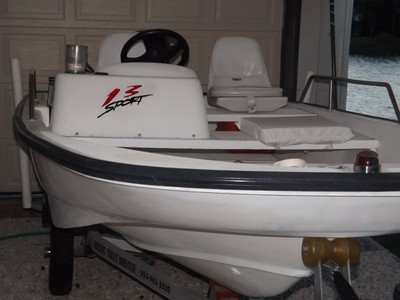 boston whaler 2002 130 sport 2 stroke 40 hp. tnt. aluminum trailer 2014 incld.