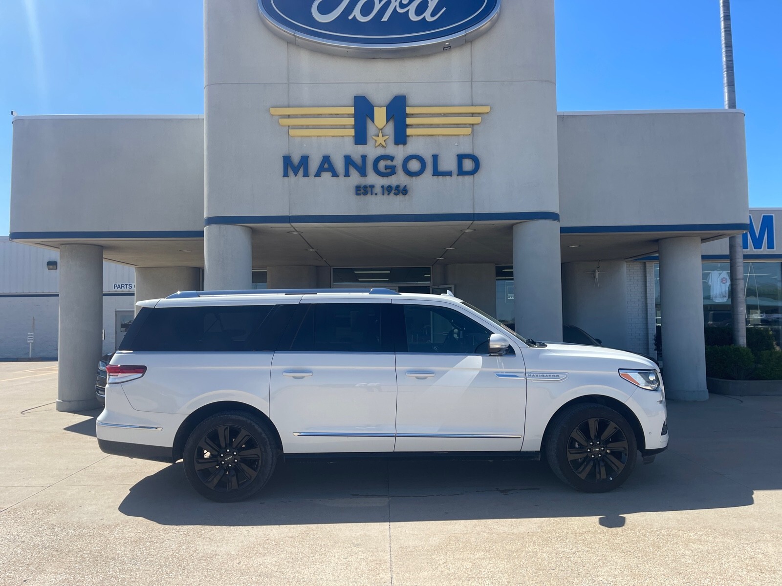 2022 Lincoln Navigator L, Pristine White Metallic Tri-Coat with 27165 Miles avai