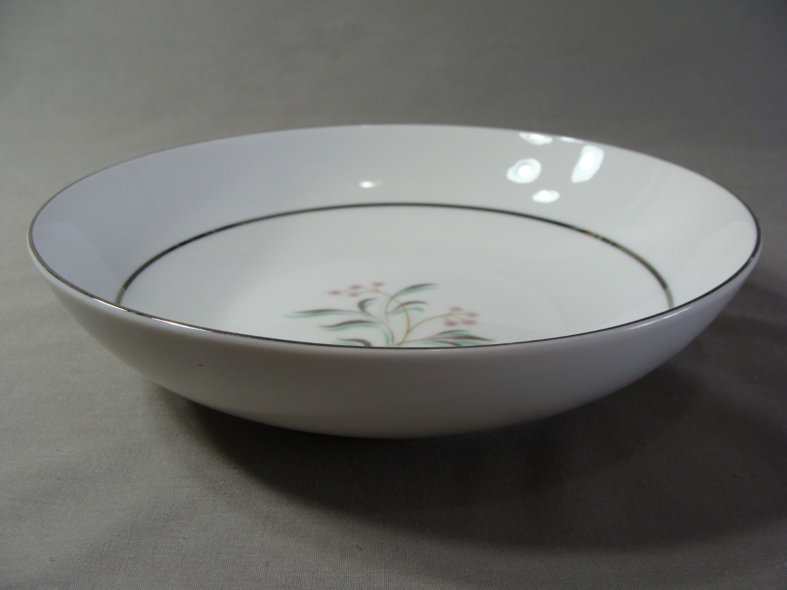 1 Jyoto Fine China Serving Bowl In The Dale #8099 Pattern