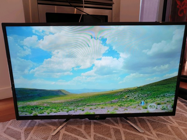 Price drop !! FLAT SCREEN TV 40 INCH LED HD JVC BUILT IN DVD PLAYER