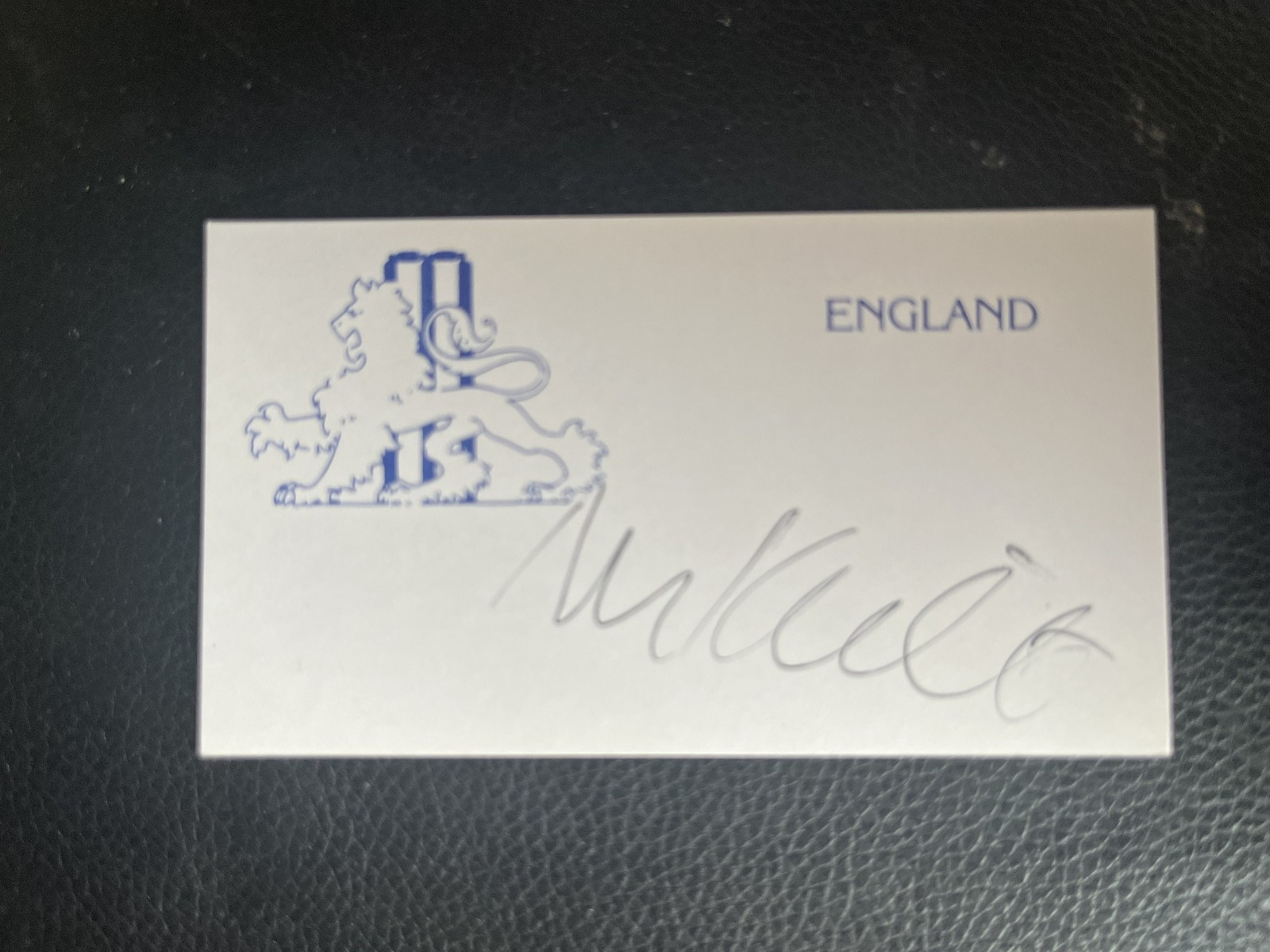 NICK KNIGHT - WAR WICKSHIRE & ENGLAND CRICKETER -  SIGNED WHITE CARD