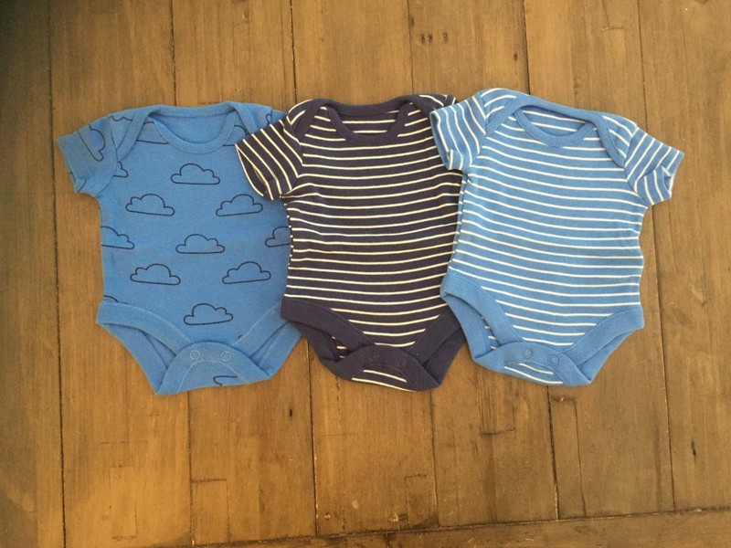 tiny baby clothes 00000