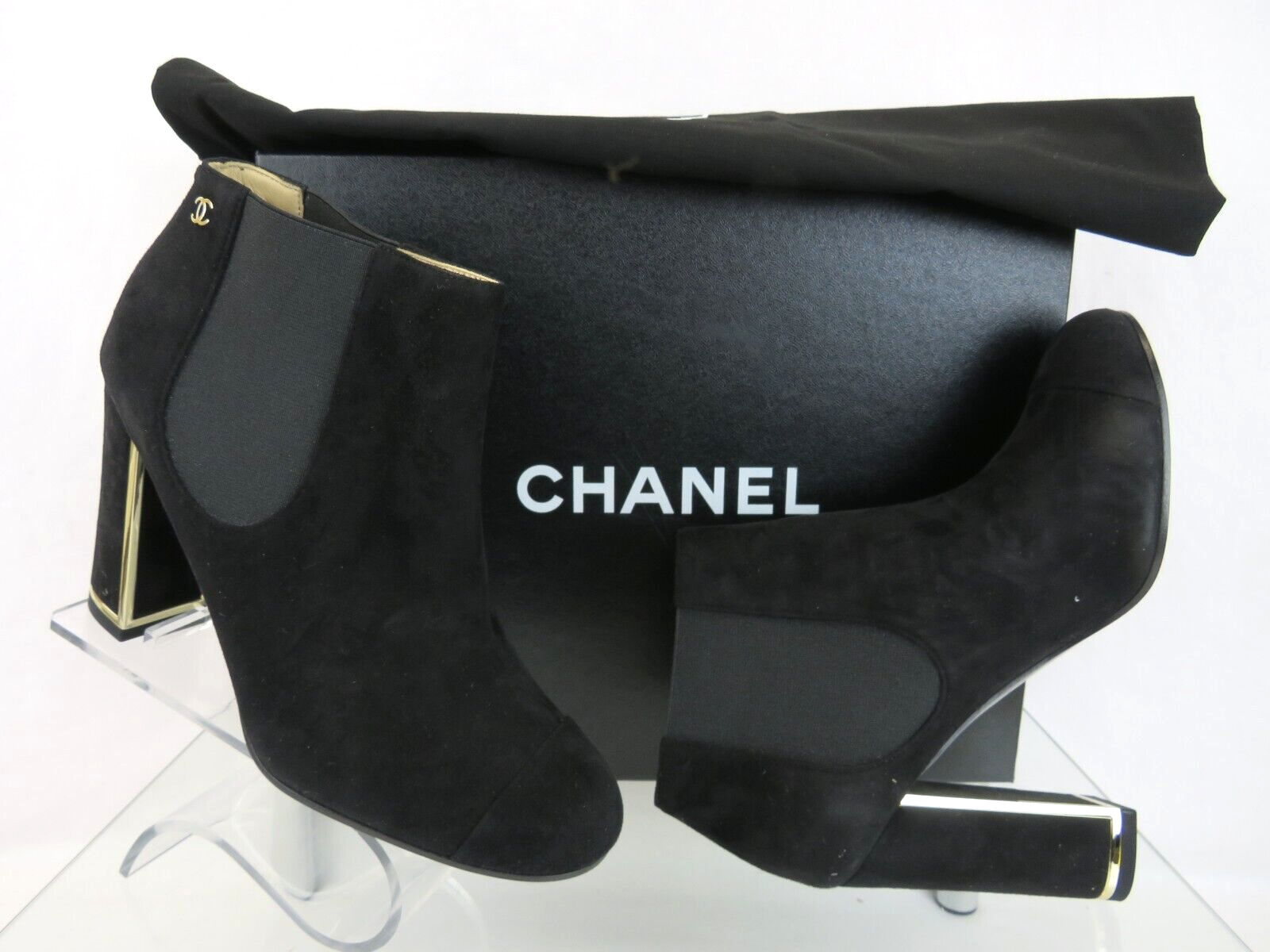 Pre-owned Chanel G31660 Black Suede Gold Logo Chelsea Heel Short Ankle Booties Pumps 37