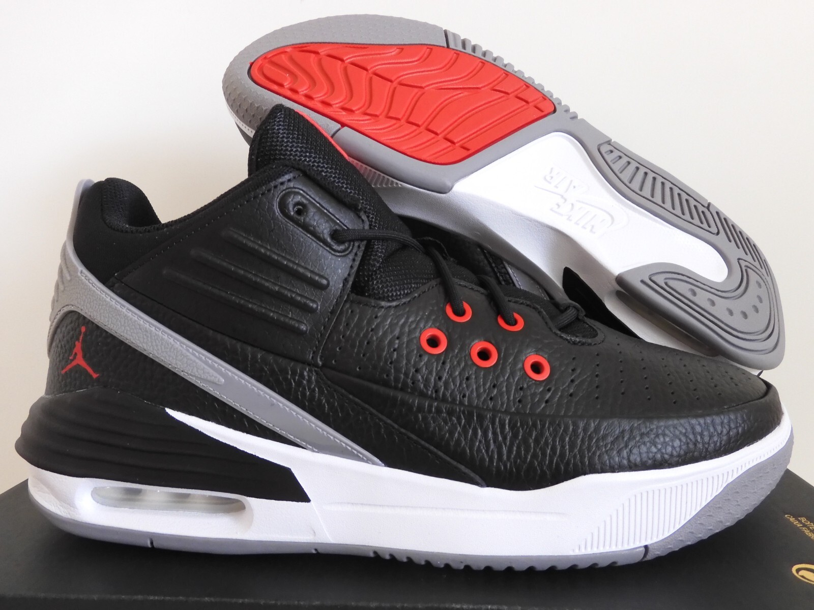 NIKE JORDAN MAX AURA 5 BLACK-UNIVERSITY RED-WHITE SZ 11