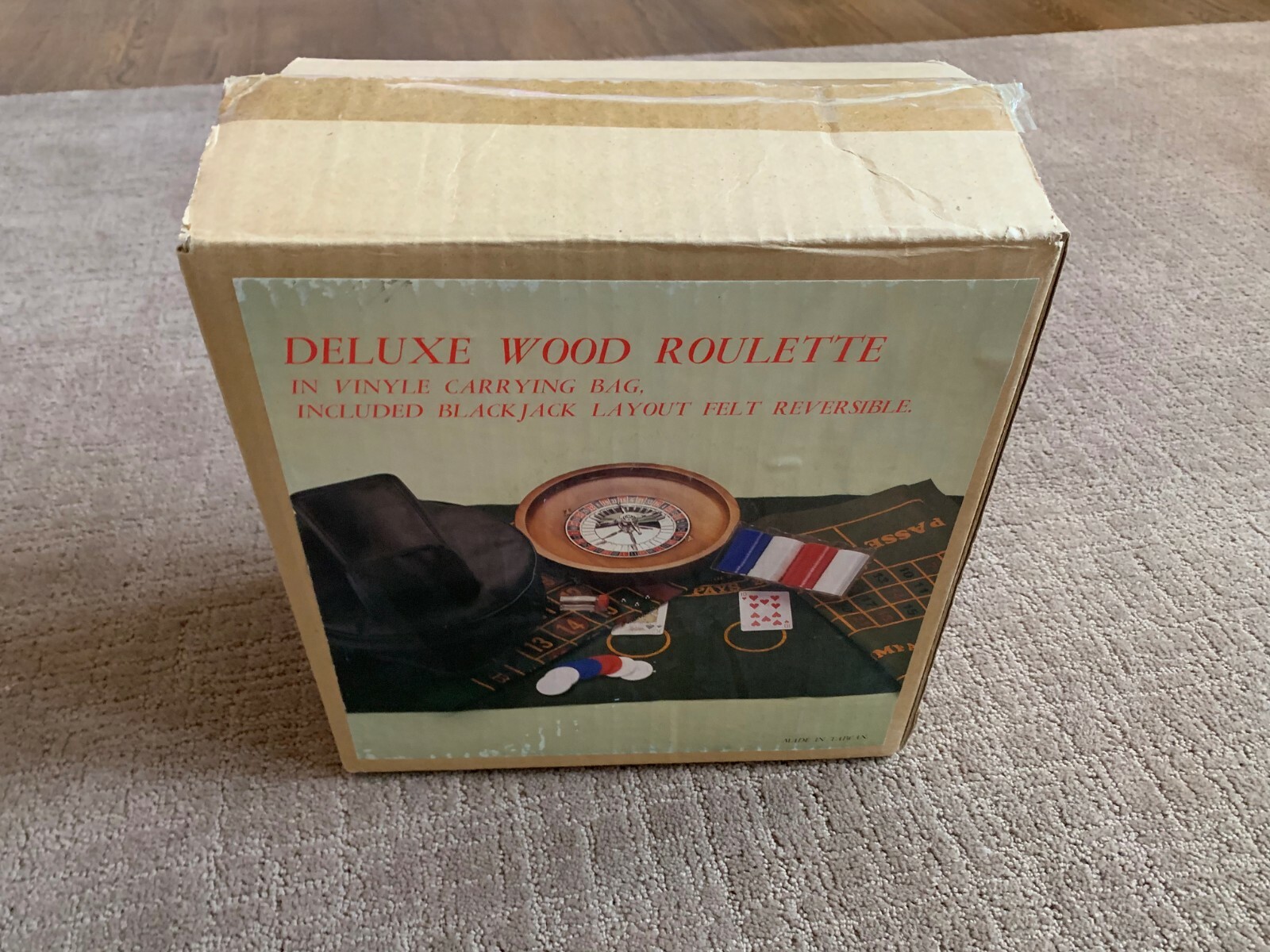 Home Casino Wood 10 inch Roulette Wheel with Felt, Chips and Case - Rare