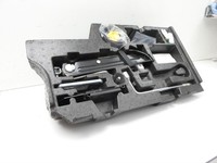 Mercedes S212 W212 E300h 13-16 Original Bordwerkzeugschale und Wagenheber Mercedes S212 W212 E300h 13-16 26.06.2013... Vorschau 8
