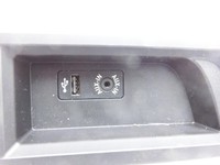 BMW 1er 116i F20 11-15 USB AUX Buchse Anschluss BMW 1er 116i F20 11-15 20.10.2011 9229246 84109229246 51169207357... Vorschau 2