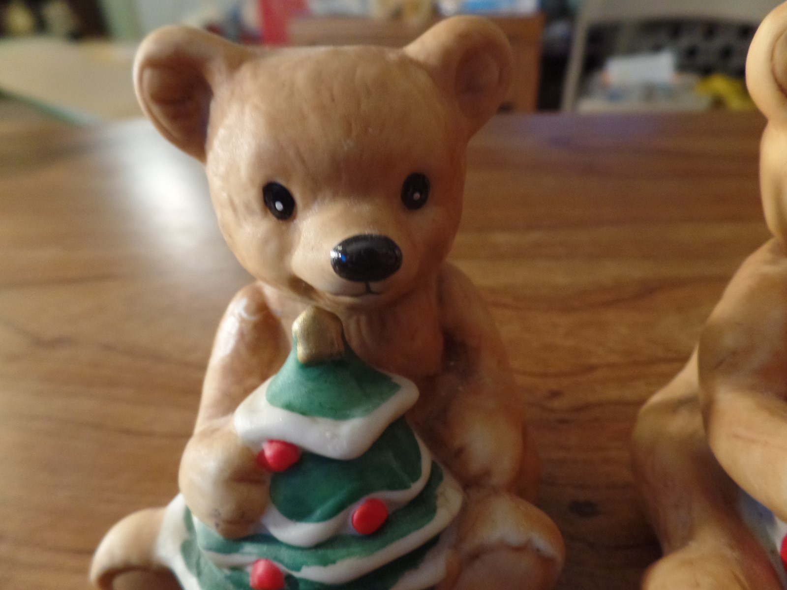 Homco Porcelain Teddy Bears Holding Tree & Present Figurines-5505 #2751