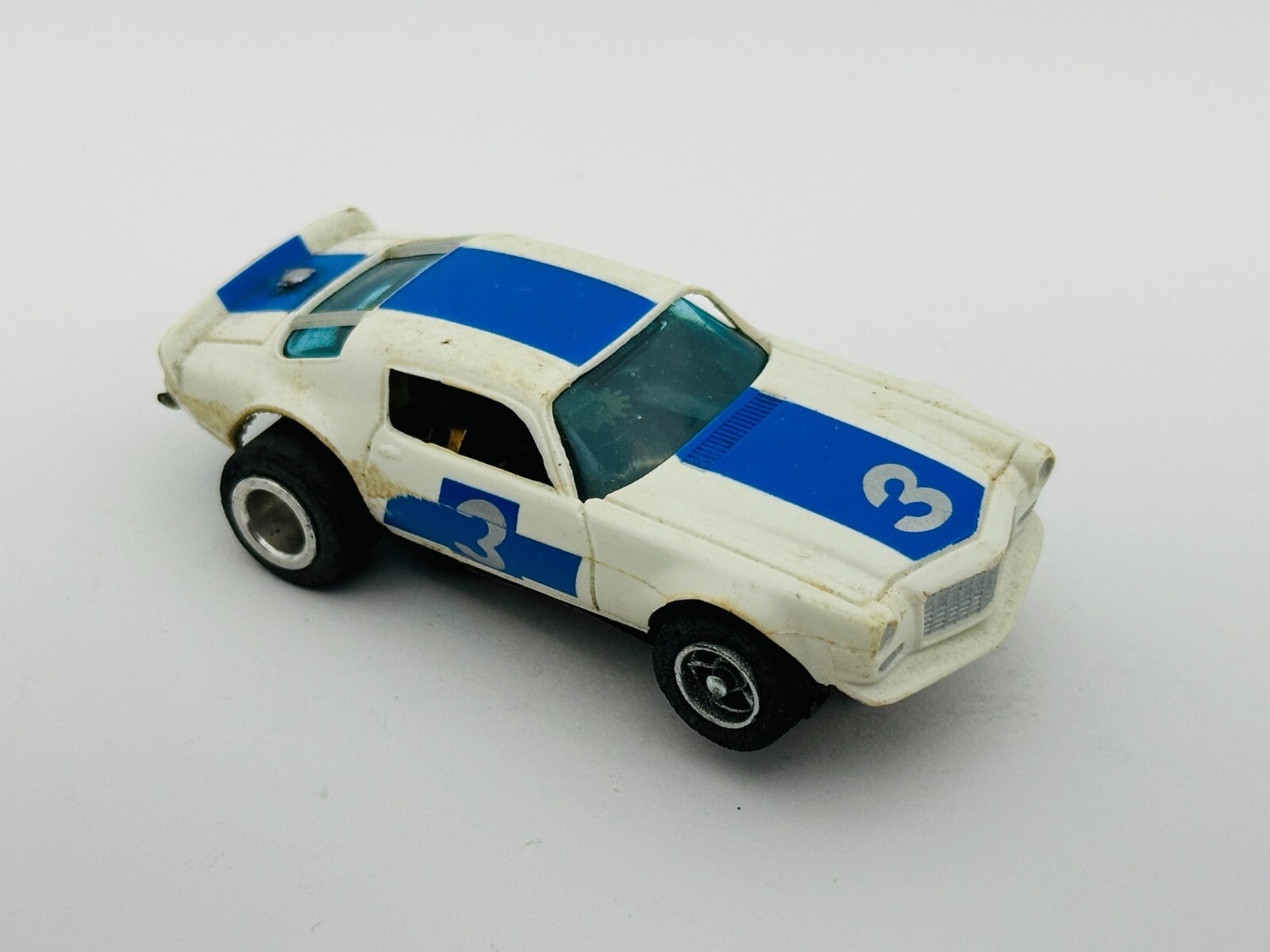 VOLKS - GARO Amazon.com: Scalextric Chevrolet Camaro Z28 Bastos #14 1:32