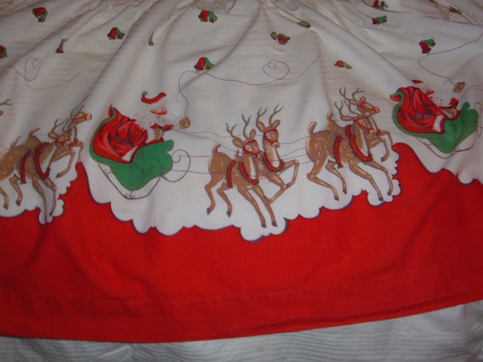 VINTAGE FABRIC APRON SANTA REINDEERS CHRISTMAS