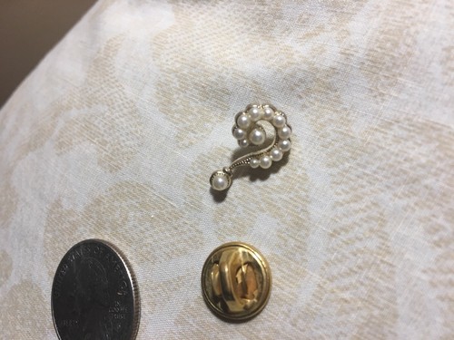 Treble Clef Music Musician Staff Gold Tone Metal Pin Pinback Seed Pearls Questio