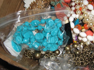 Large 5# LOT Costume JEWELRY Necklaces Earrings Brooches Sets Pinbacks Charms A