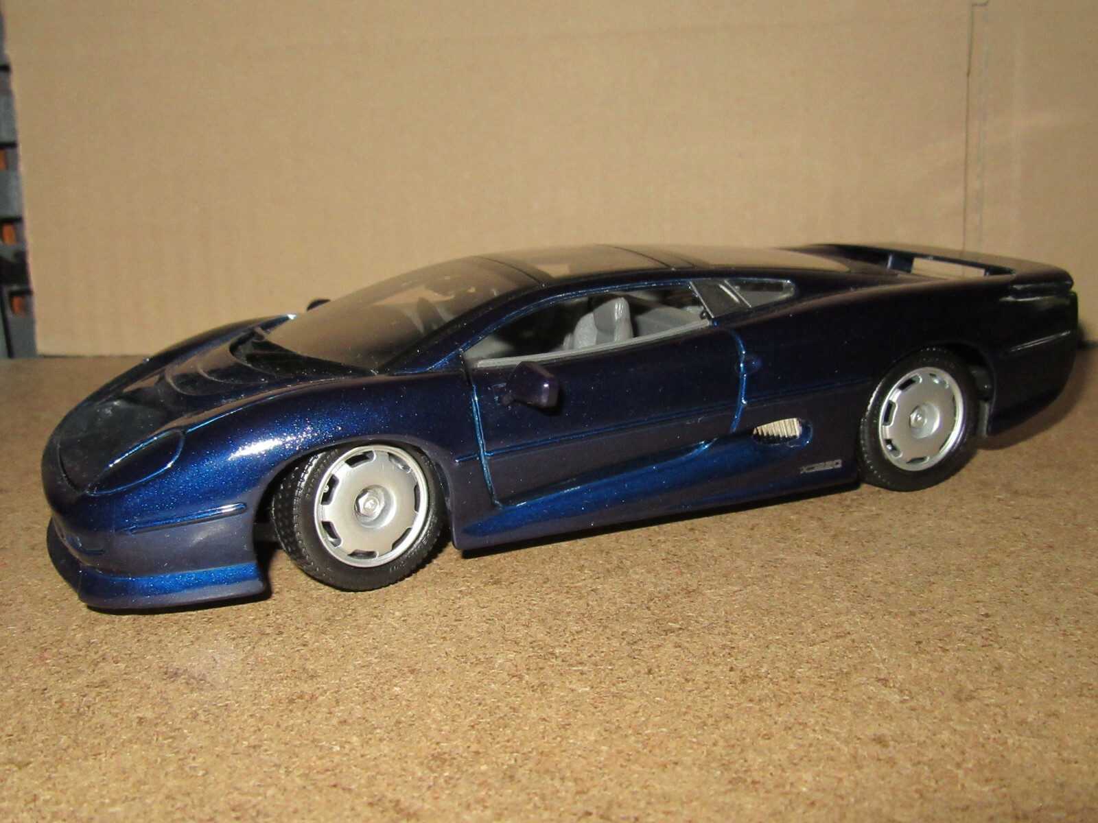 Jaguarジャガー XJ220 blue 1/18 ミニカー Jaguarジャガー XJ220 blue /Top Marques 1/18 ミニカー