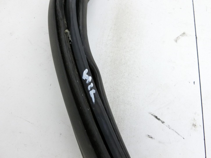 Tesla Model 3 LR Highland Dichtung Rahmen für Heckklappe Kofferraum Tesla Model 3 LR Highland 16.01.2024 gebraucht Vorschau 4