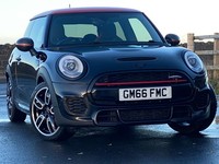 2017 MINI HATCHBACK 2.0 John Cooper Works - Apple CarPlay & Heated Seats & Adapt