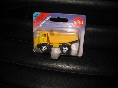 SIKU SUPER SERIES HEAVY DUTY TIPPER TRUCK 1091 OLD SHOP STOCK CLOSE TO 1:55