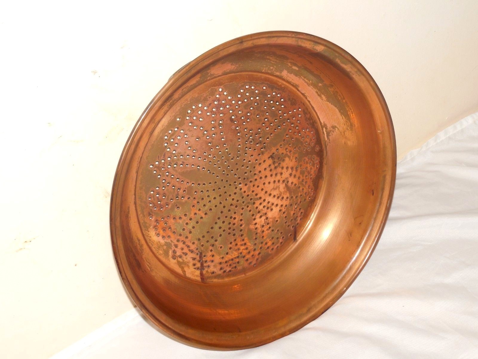 VINTAGE PRE-OWNED  LARGE KITCHEN COPPER STRAINER