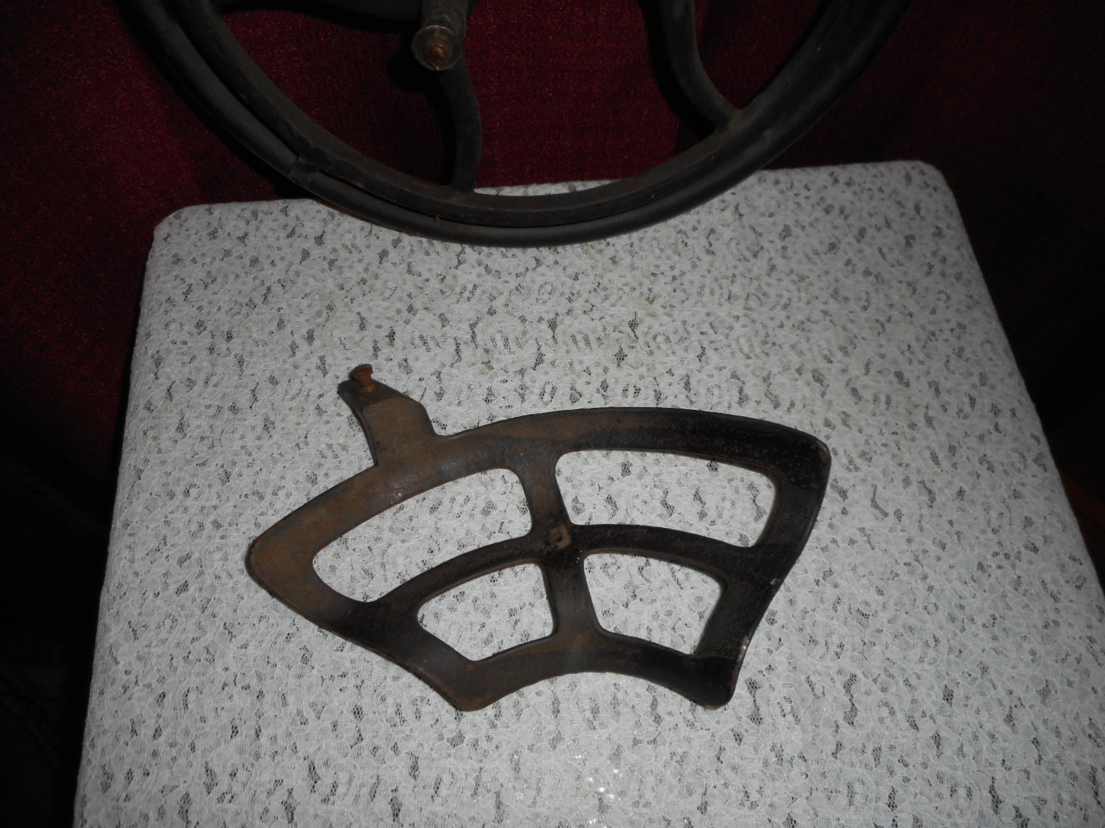 ANTIQUE VINTAGE REMINGTON TREADLE SEWING MACHINE CAST IRON FLYWHEEL W/GUARD