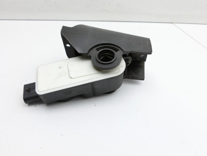 Tesla Model 3 Perf 20-23 Luftklappenstellmotor Stellmotor Pos.1 Tesla Model 3 Perf 20-23 18.04.2023 115579700... Vorschau 4