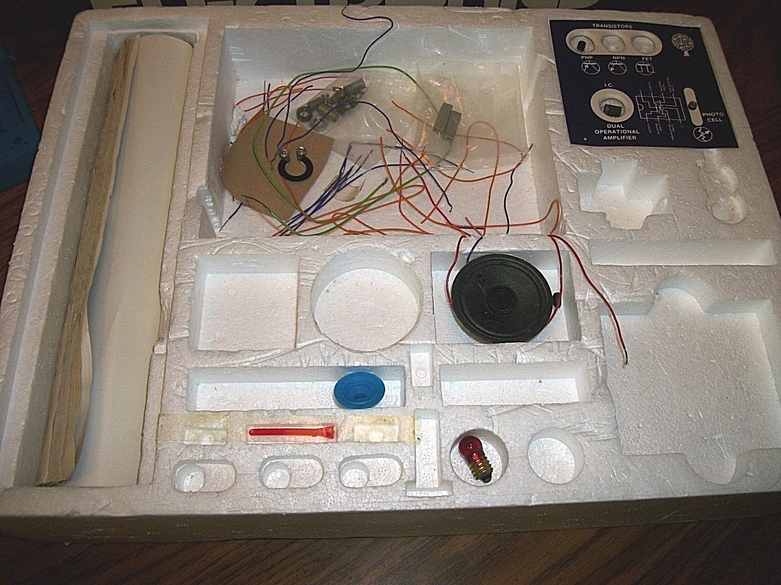 Vintage Tree of Knowledge EDI Microchip Electronics 150+ Science Fair Projects