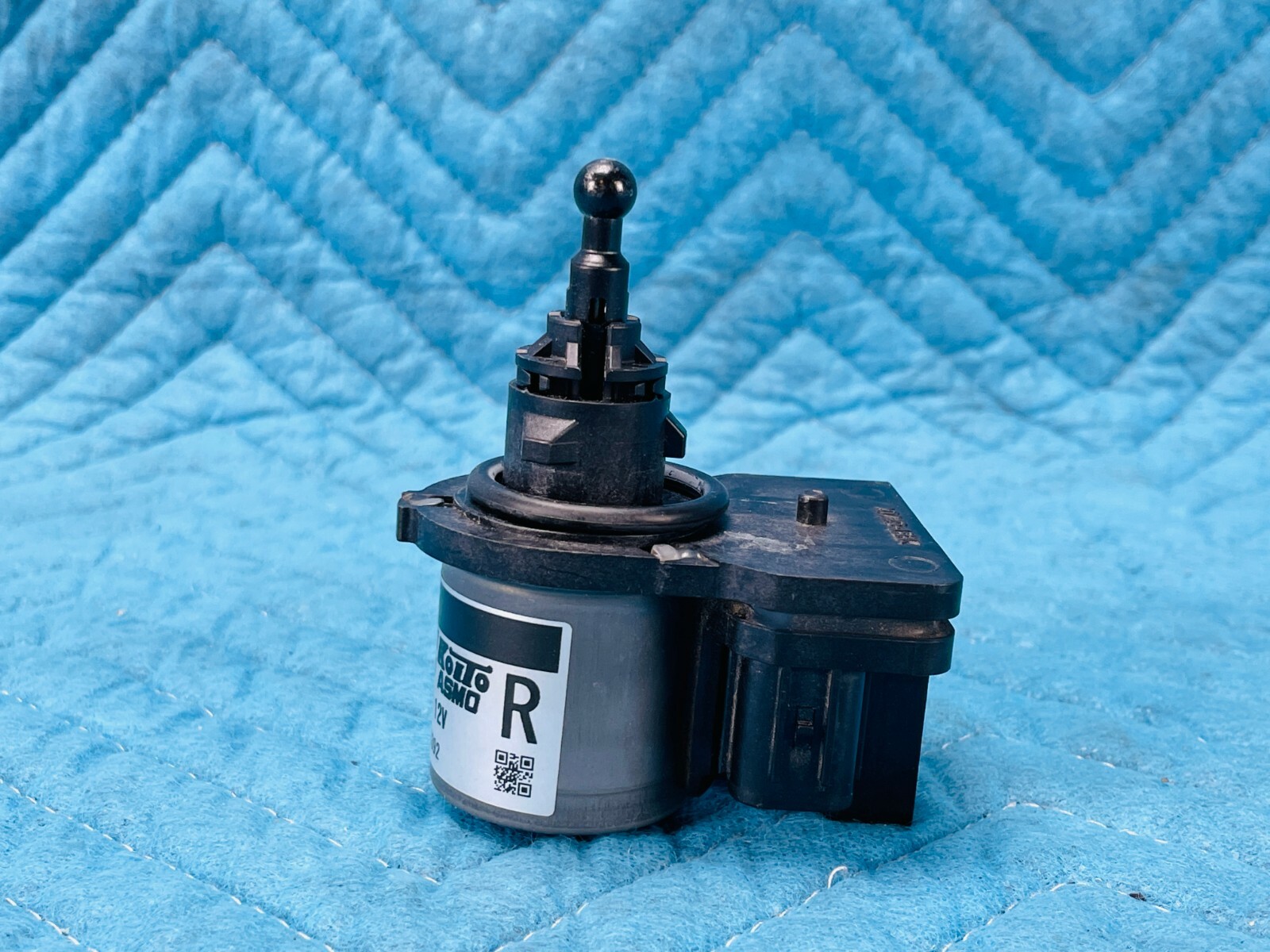 Lexus GX460 Headlamp Leveling Motor Passenger Side 2014-2019