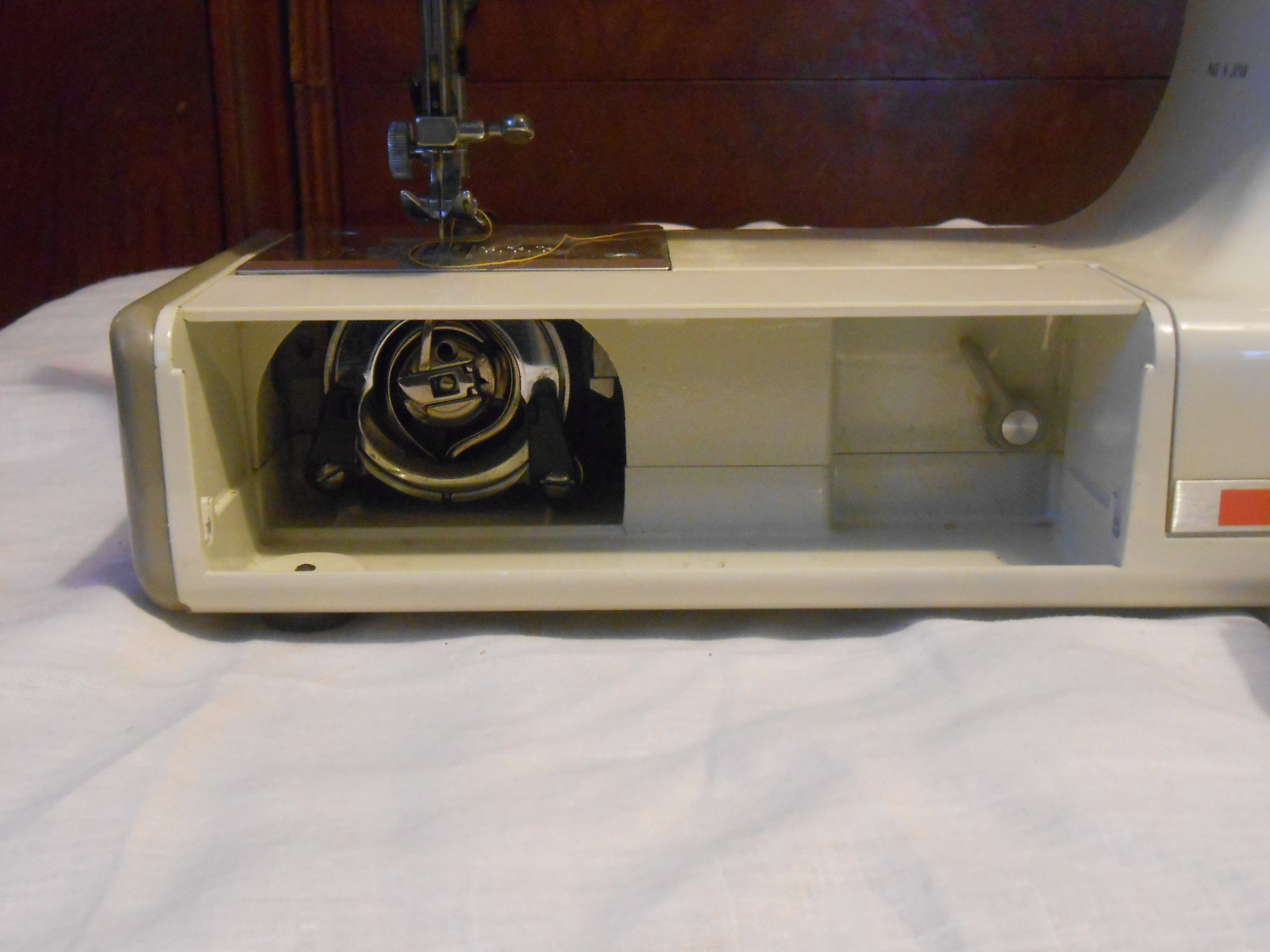 Sears Kenmore 158-10300 Sewing Machine Complete with Hard Case. View Pictures