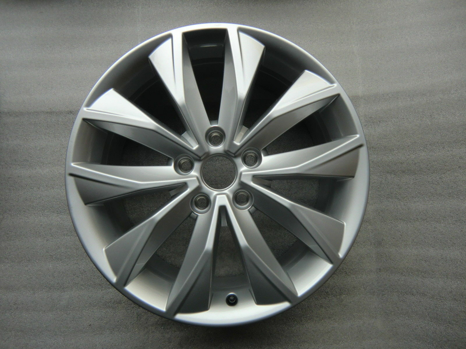 NEU Alufelge original Seat Ateca \"DYNAMIC\" 17 Zoll