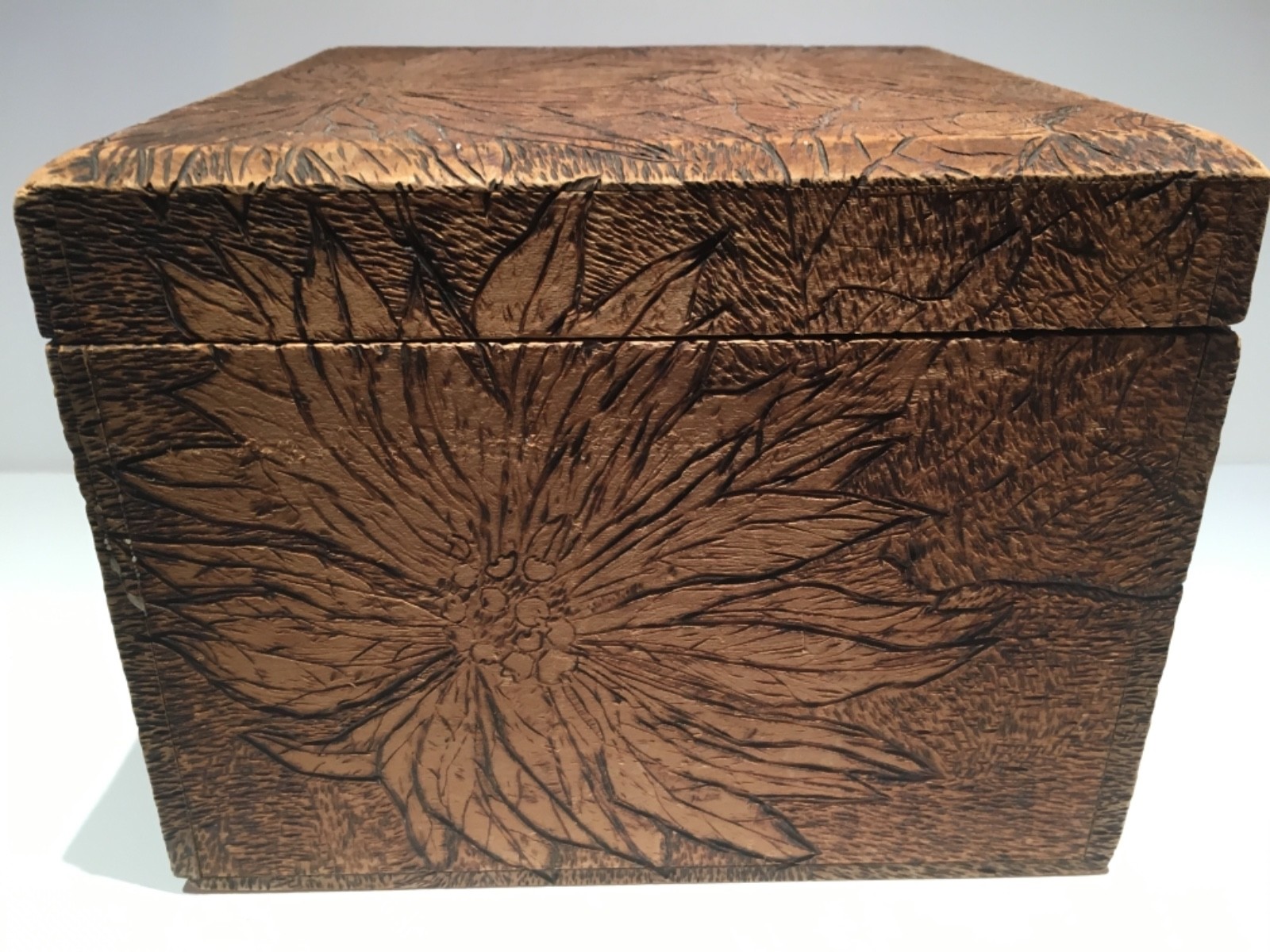 Floral decorative box