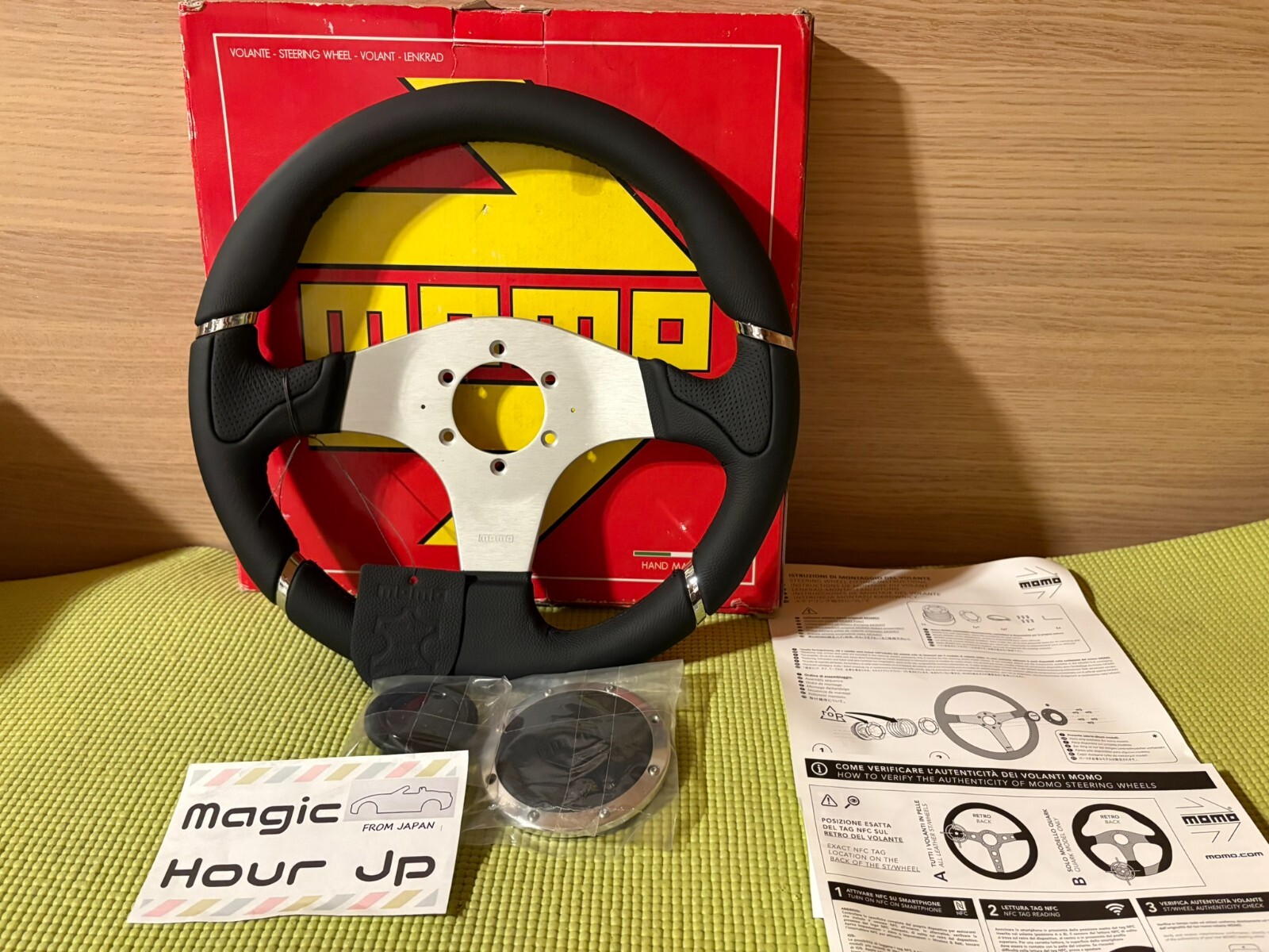 MOMO ステアリングミレニアムM-51 35φ MOMO Steering Wheel