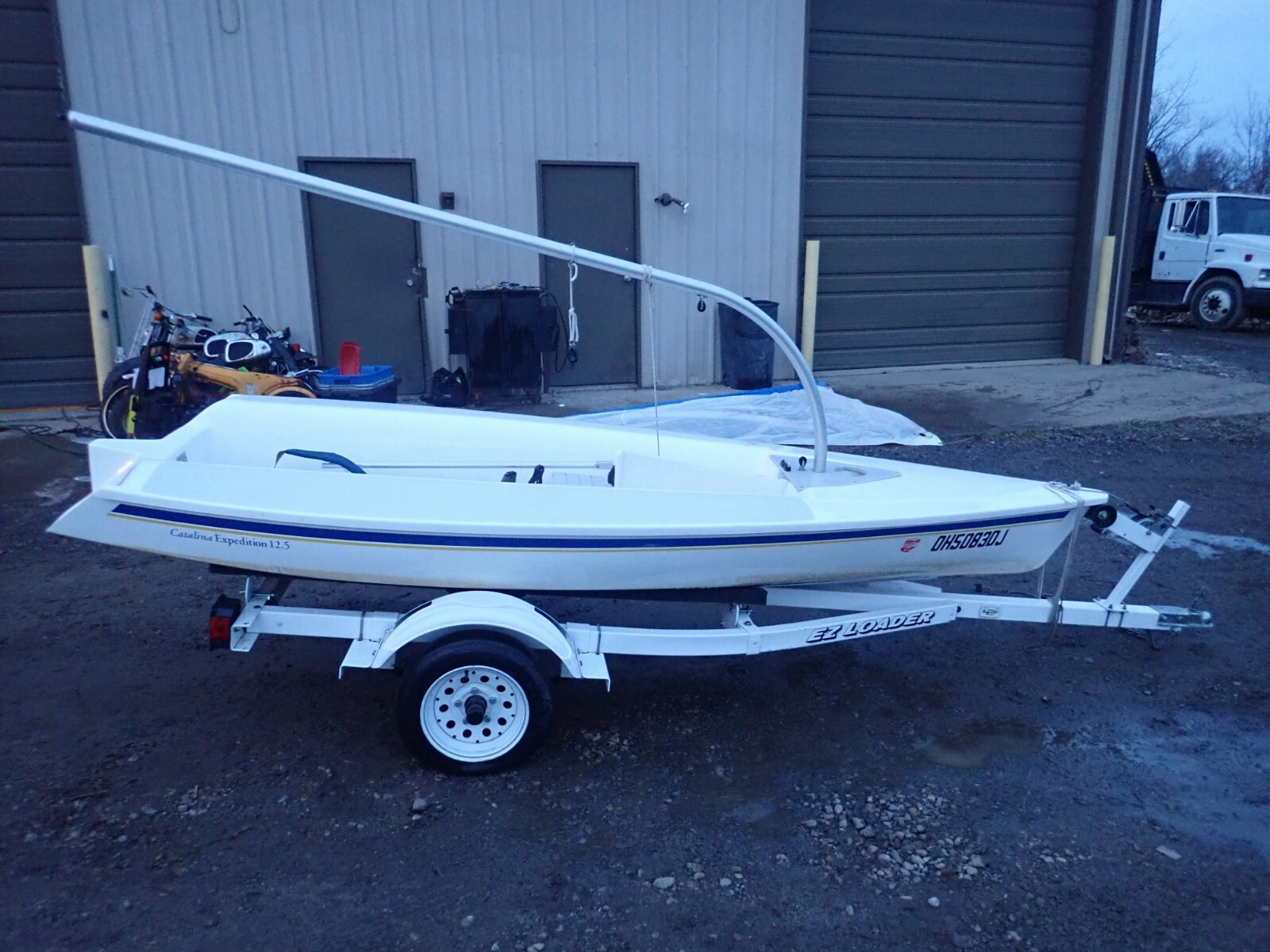 2001 CATALINA EXPEDITION 12.5 SAILBOAT SAIL BOAT EZ LOADER TRAILER NEEDS MAST
