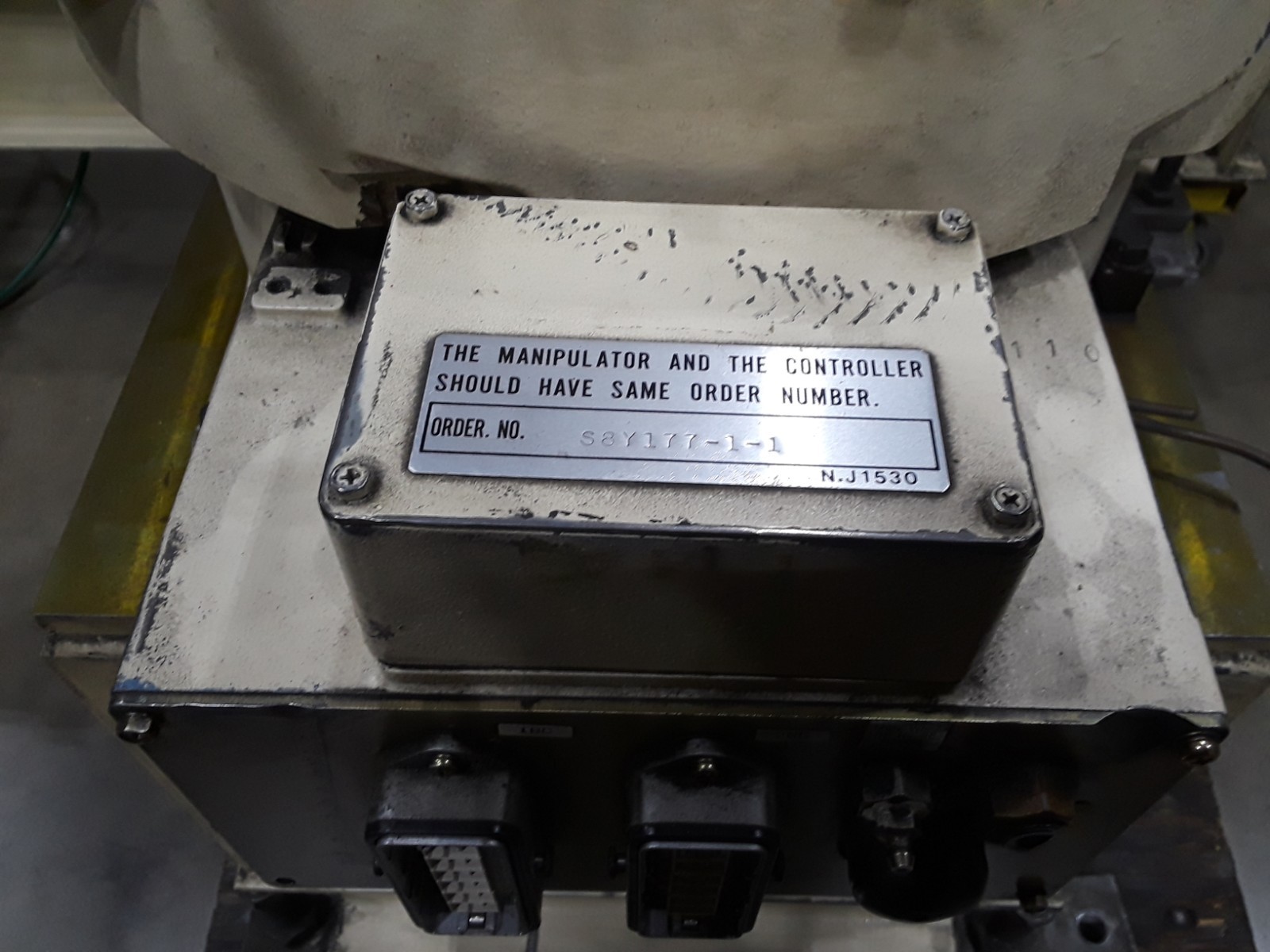 MOTOMAN MODEL YR-SK16-J00 ROBOTIC ARM WITH YASNAC XRC CONTROLLER / PENDANT