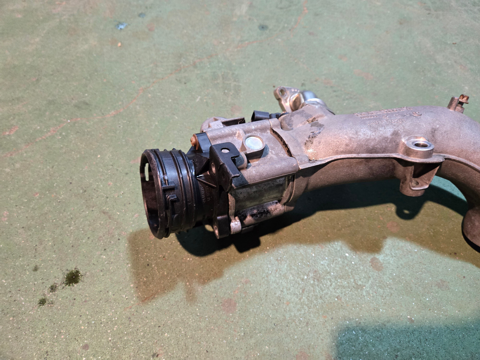 a6420983007 Mercedes-Benz OM642 intercharging air tube cross tube 10-18 Sprinter - Picture 2 of 11