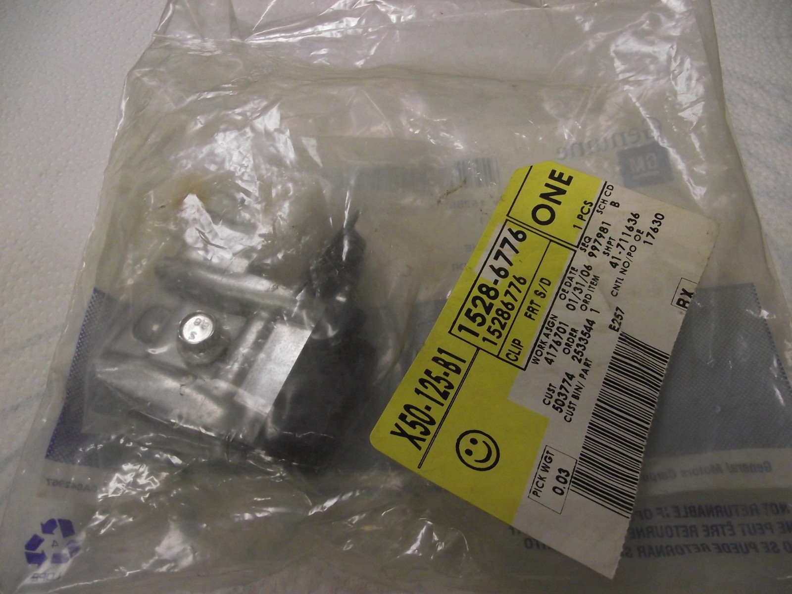 New GM LH Frt/RH Rear Door Window Reg Clip Part# 15286776 02-07 Buick Rendezvous