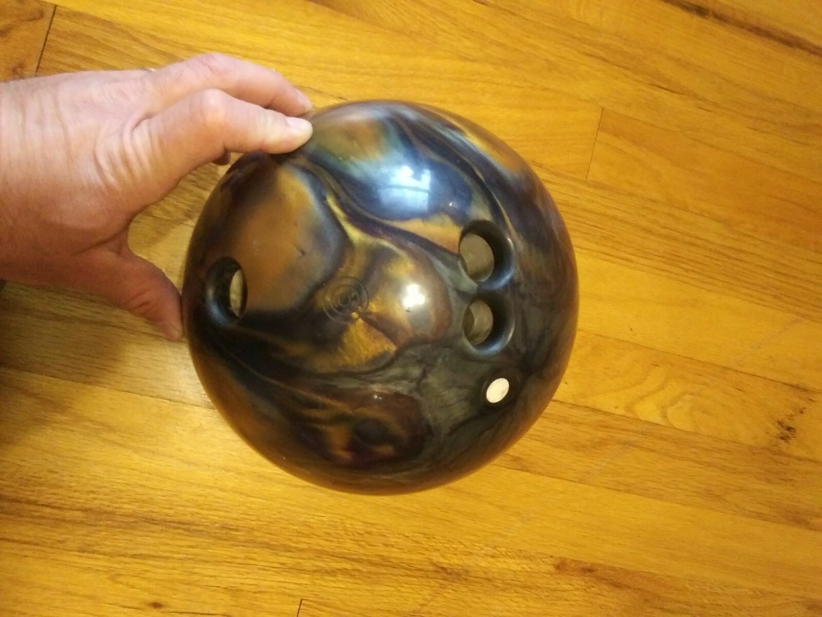 Купить Шар для боулинга Ebonite Cyclone Bowling Ball 15 lb в интернет ...