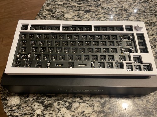 Keychron Q1 Pro knob 茶軸 ホワイト Keychron Q1 Pro QMK ワイヤレス カスタム・メカニカル
