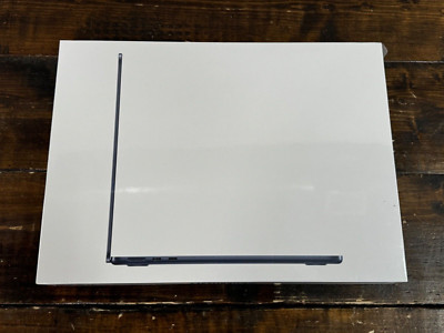 NEW 2022 Apple MacBook Air M2 / 8GB RAM / 256GB SSD - Midnight