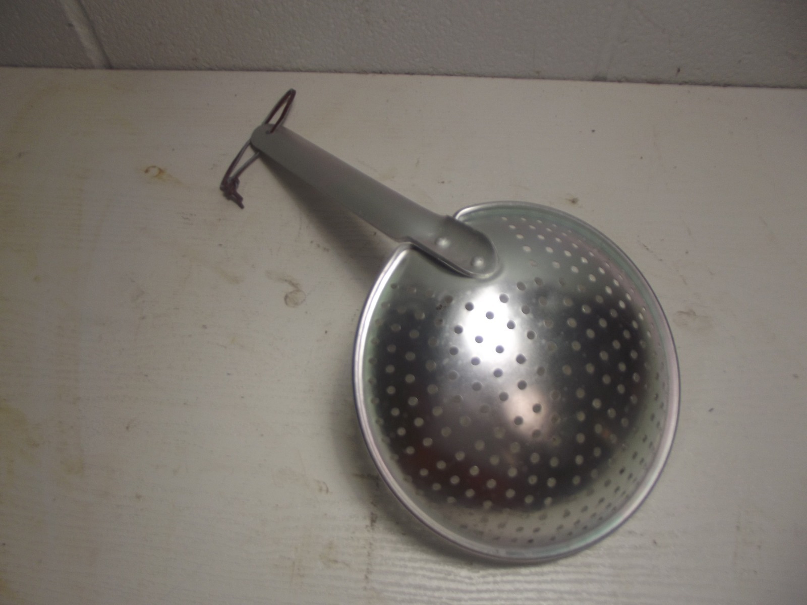 VINTAGE PINEAPPLE PRINCE & DIPPER COLANDER  FREE SHIPPING