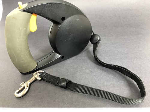 Aspen Pet Walkabout Retractable Leash Black/Yellow