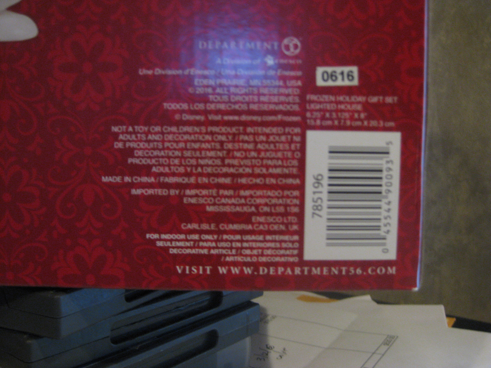 NEW DEPT 56 Frozen Holiday Gift Set Disney Pre-Lit Frozen Figurine Department 56