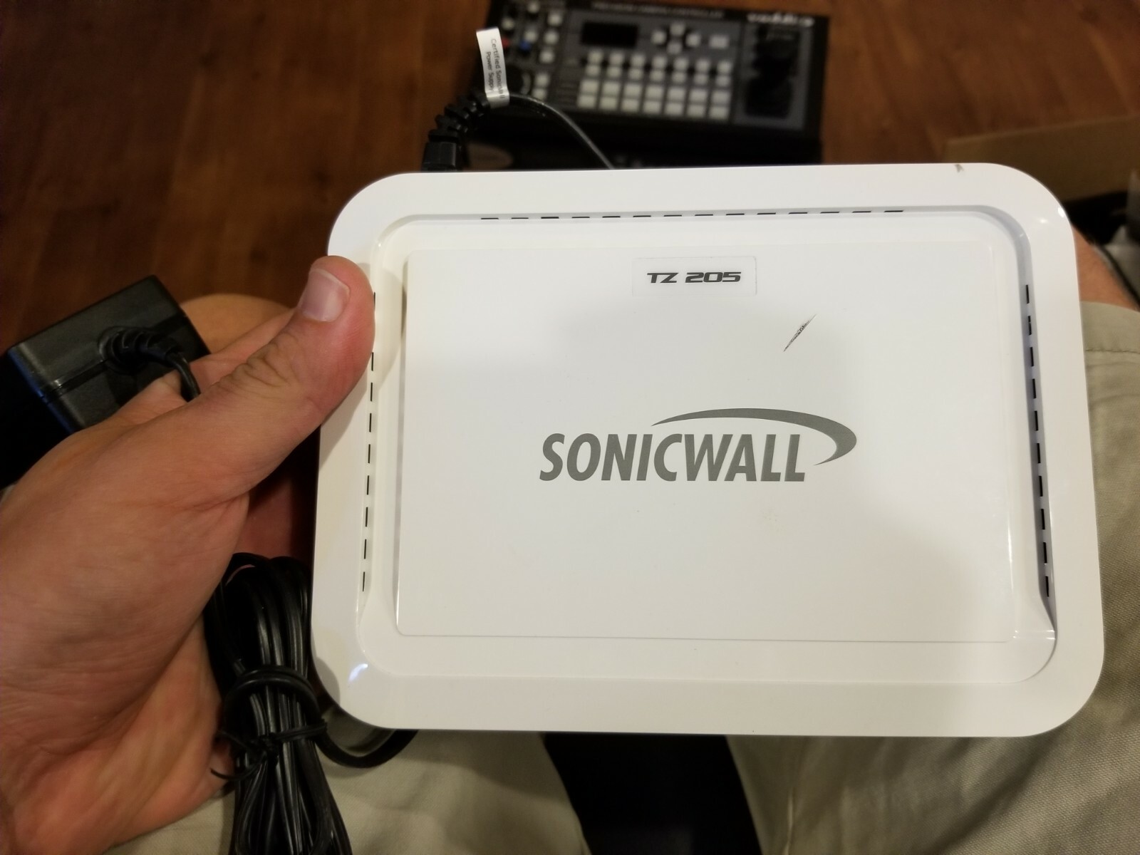 Купить Устройство Sonicwall TZ 205 Sonicwall tz/205 в интернет