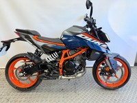 KTM 390 DUKE ABS.          !! ONLY 1710 MILES, 1 OWNER !!