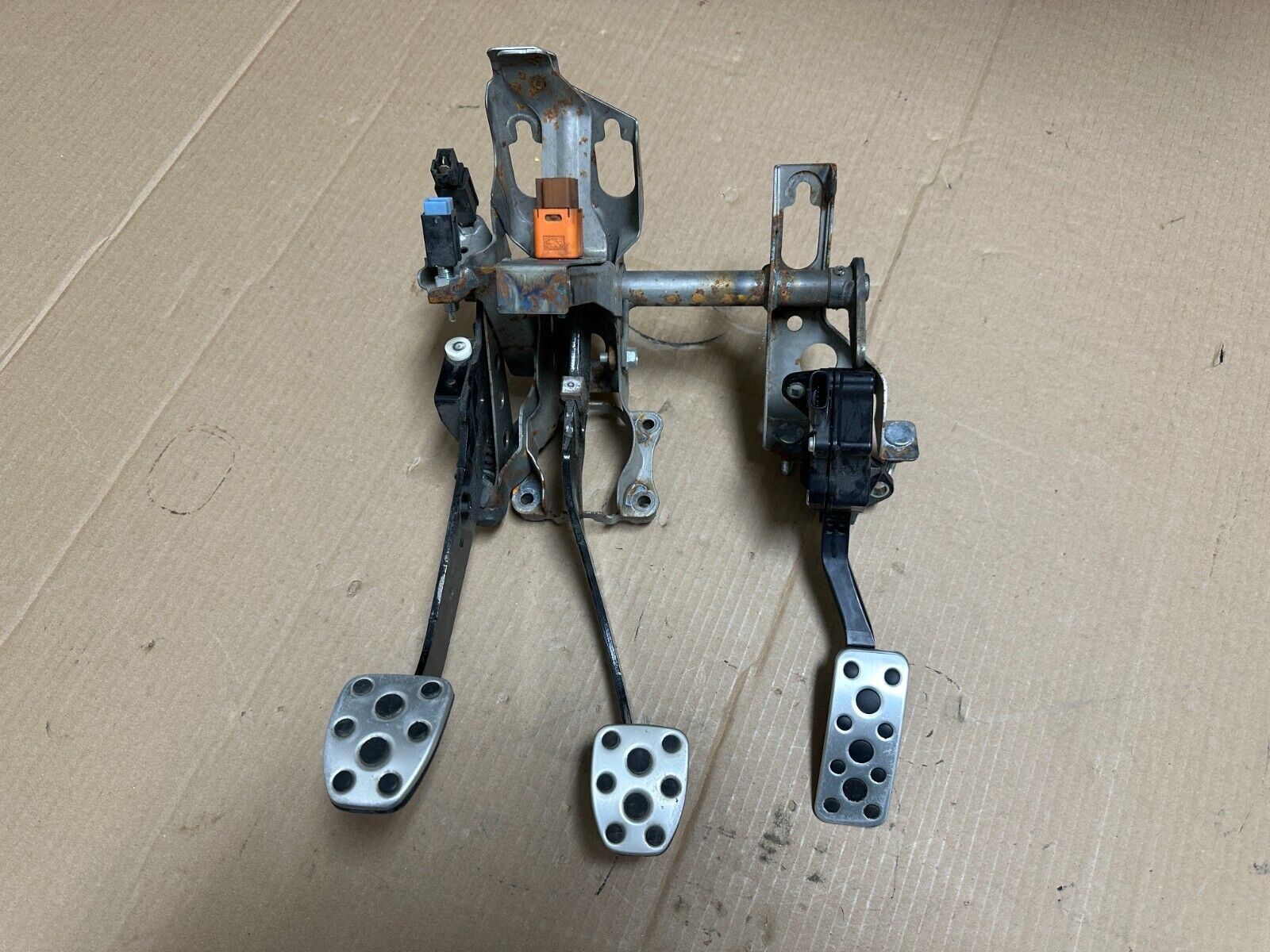 08-14 Subaru WRX STI Clutch Pedal Assembly Brake Pedals 2008 08-14 Subaru WRX STI Clutch Pedal Assembly Brake Pedals 2008