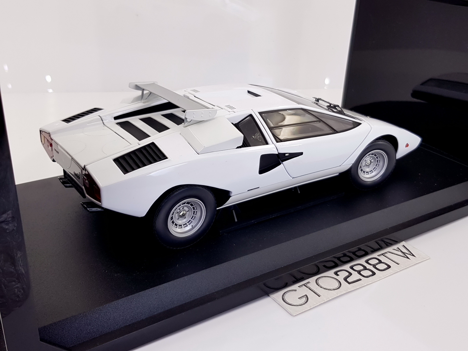 kyosho 1/18 カウンタック LP400 Roof Wing ホワイト Kyosho 1:18 scale Lamborghini Countach LP400(White/with Roof