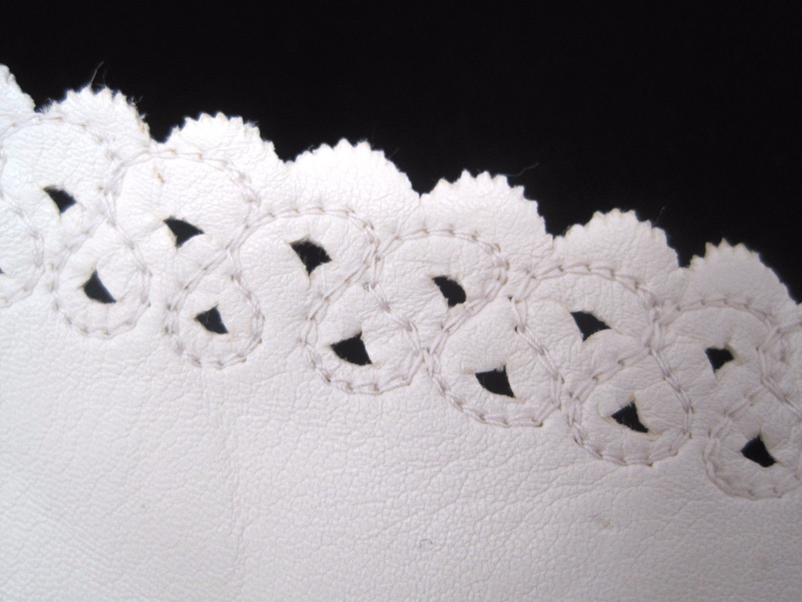 New Vintage White Eyelet Leather Scalloped Cuff Edge Short Fashion Gloves 8 6 US