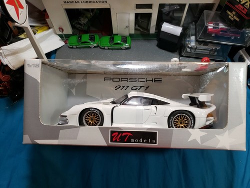 1/18 UT Models Porsche 911 GT1 Street Version in White