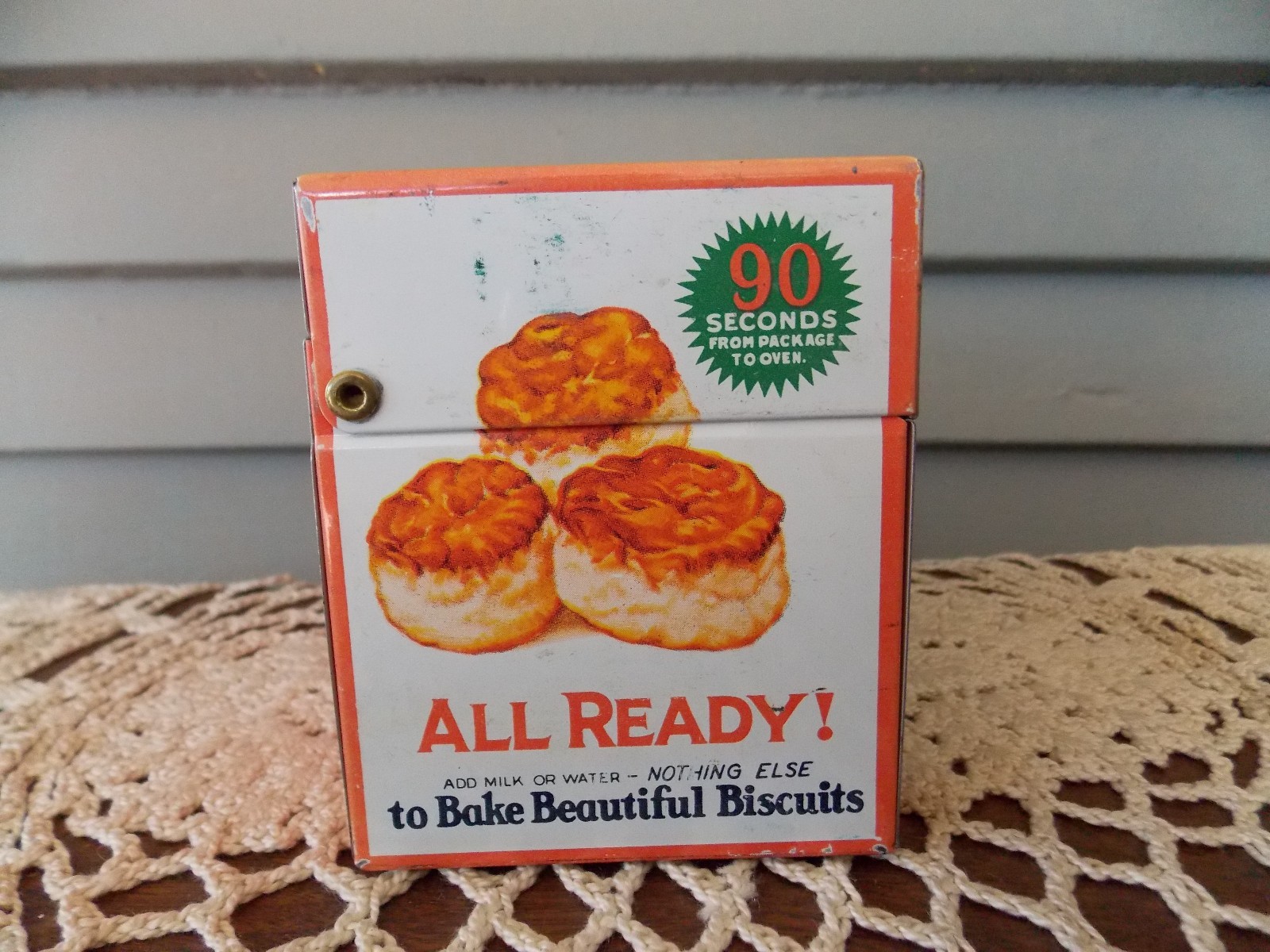 Vintage Metal Recipe Box Bisquick Betty Crocker Advertising with Recipes & Cards