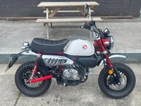 Honda Z125 MA-S Monkey Bike in Red and White 2025 Z 125